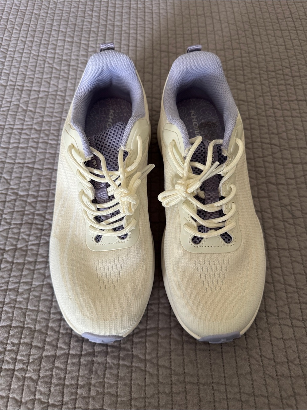 Khombu sneakers